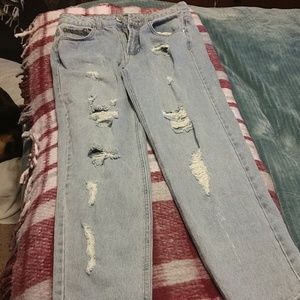 Boyfriend style destructed jeans!size 28